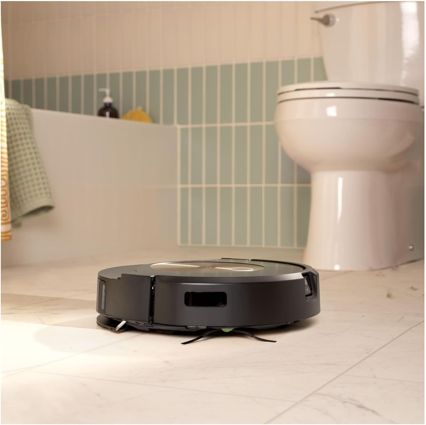 iRobot Roomba j9+ Selbstentleerender Saugroboter – leistungsstärkere Saugkraft, identifiziert und vermeidet Hindernisse wie Haustierabfälle, leert Sich für 60 Tage, am besten für Haushalte mit